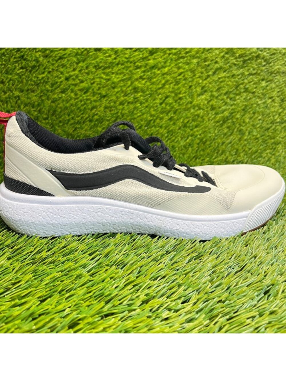 Vans UltraRange EXO Womens Size 8 Bone White Athletic Lifestyle Shoes Sneakers